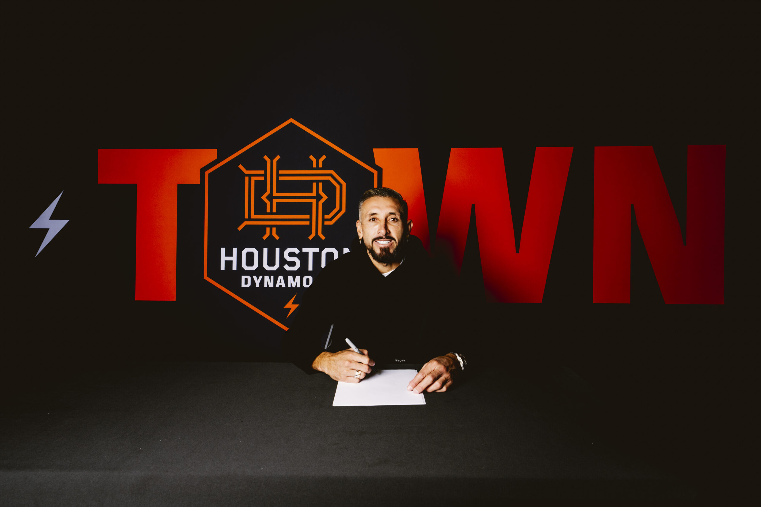 Héctor Herrera deja Toluca y regresa a equipo de la MLS Hector Herrera con el Houston Dynamo Foto de Leonardo Triana