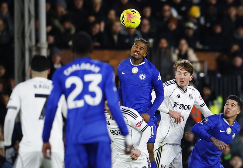Raúl Jiménez guía al Fulham a una victoria en el derby sobre Chelsea Raúl Jiménez guía al Fulham a una victoria en el derby sobre Chelsea