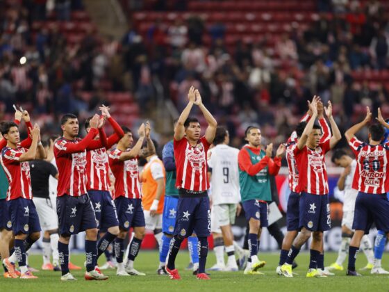 Chivas suma su tercera victoria consecutiva y se pone líder