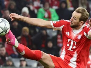 Bayern Múnich vence con 10 pero un gran Harry Kane