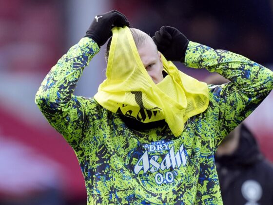 NOTTINGHAM (United Kingdom), 27/12/2025.- Erling Haaland of Manchester City warms up ahead of the English Premier League match between Nottingham Forest and Manchester City, in Nottingham, Britain, 27 December 2025. (Reino Unido) EFE/EPA/TIM KEETON EDITORIAL USE ONLY. No use with unauthorized audio, video, data, fixture lists, club/league logos, 'live' services or NFTs. Online in-match use limited to 120 images, no video emulation. No use in betting, games or single club/league/player publications.