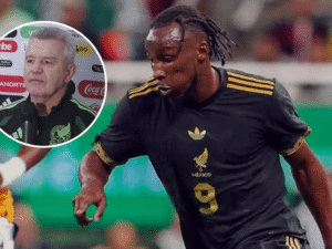 Julián Quiñones durante un partido con la Selección Mexicana junto con Javier Aguirre. / Instagram: @julianquinones33 | @miseleccionmx