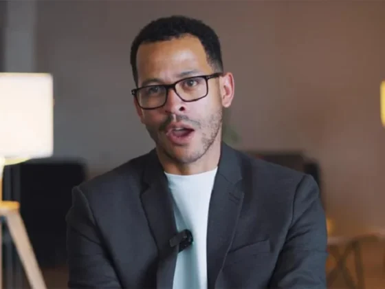 Liam Rosenior, entrenador del Estrasburgo francés