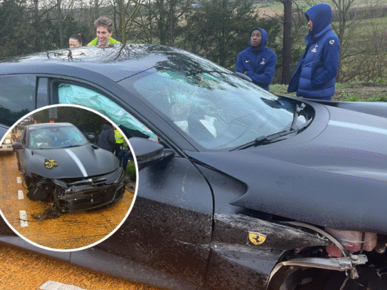 Randal Kolo Muani sufre accidente en su Ferrari. Captura de pantalla.