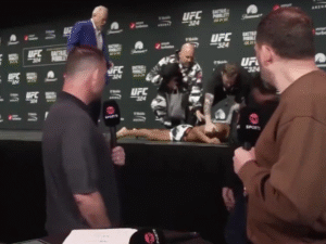 Cameron Smotherman, peleador de UFC, se desmayada tras su pejsa. Captura de pantalla.