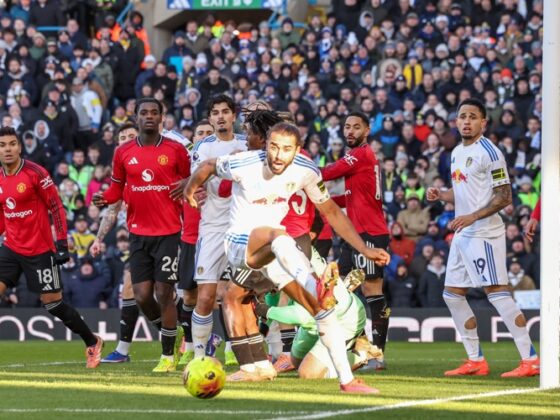 LEEDS (United Kingdom), 04/01/2026.- Leeds United's Dominic Calvert-Lewin fails to convert a cross during the English Premier League match between Leeds United and Manchester United, in Leeds, Britain, 04 January 2026. (Reino Unido) EFE/EPA/ALEX DODD EDITORIAL USE ONLY. No use with unauthorized audio, video, data, fixture lists, club/league logos, 'live' services or NFTs. Online in-match use limited to 120 images, no video emulation. No use in betting, games or single club/league/player publications.