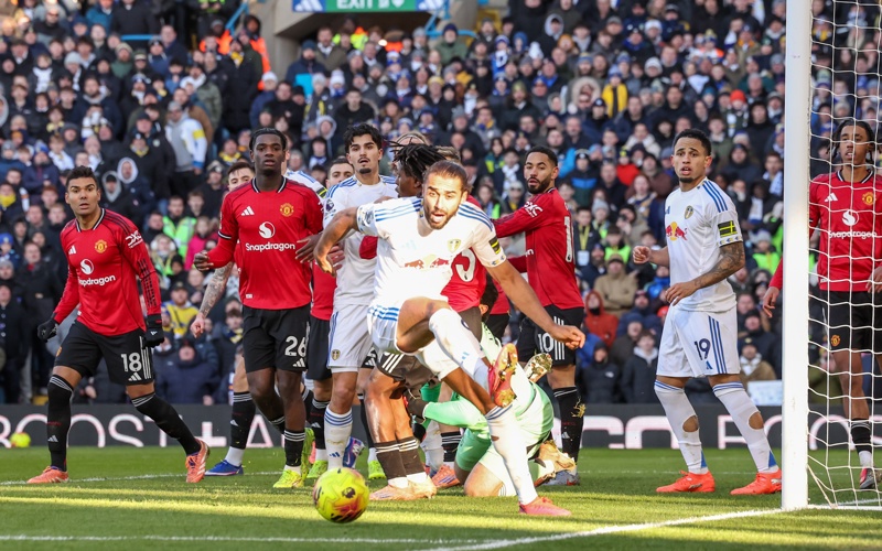 Manchester United rescata un empate ante el Leeds United en el Derby Manchester United rescata un empate ante el Leeds United en el Derby