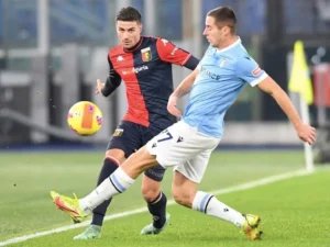 Johan Vásquez y la Genoa no pueden contra la Lazio en un 3-2