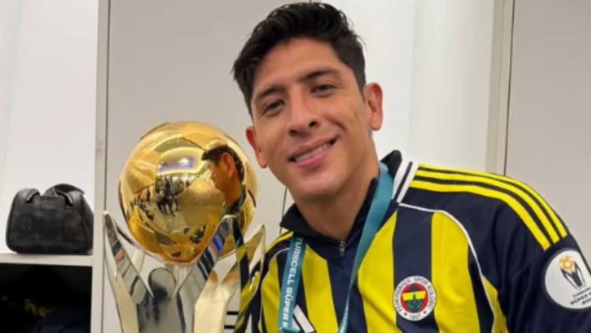 Edson Álvarez se consagró campeón de la Supercopa de Turquía con el Fenerbahce.