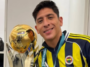 Edson Álvarez se consagró campeón de la Supercopa de Turquía con el Fenerbahce.