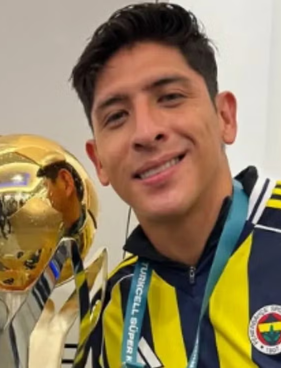 Edson Álvarez se consagró campeón de la Supercopa de Turquía con el Fenerbahce.