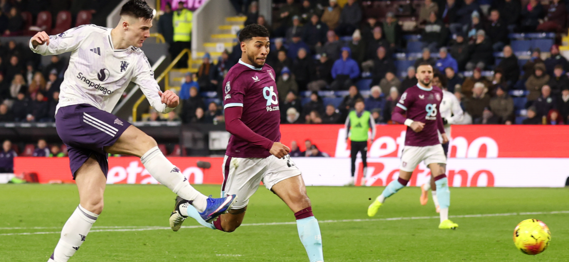 Benjamin Šeško rescata al Man United en el debut de Darren Fletcher Benjamin Sesko remata. Foto en X de @Man Utd
