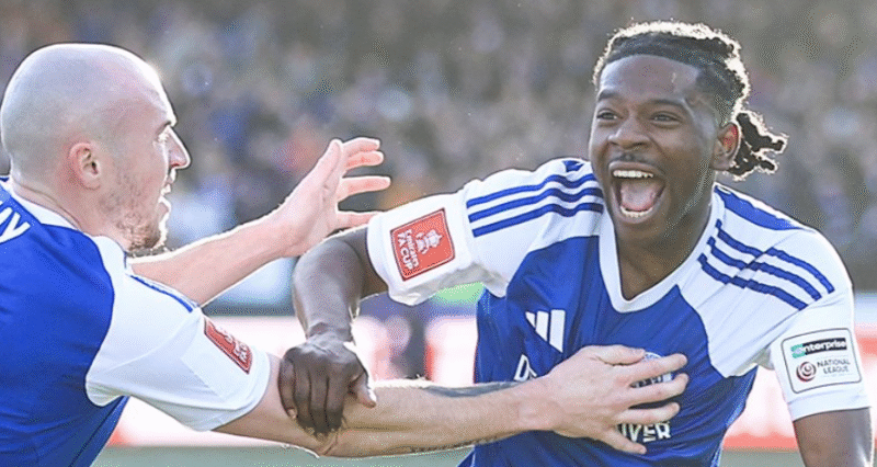 Macclesfield FC Foto en X de @brfootball