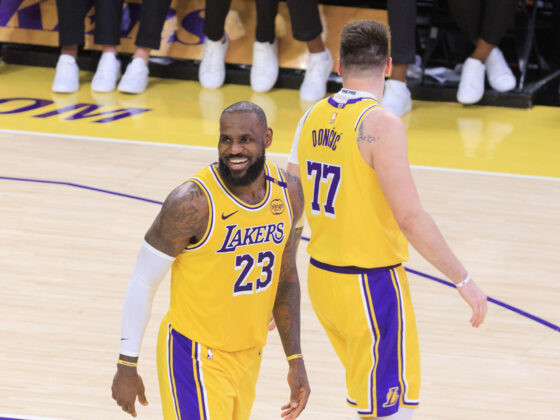 Foto de archivo de LeBron James (d) y Luka Doncic (i), de Los Angeles Lakers. EFE/Javier Rojas