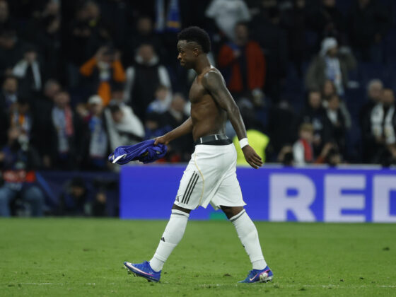 El delantero brasileño del Real Madrid Vinicius Jr. al finalizar el encuentro de primera ronda de Liga de Campeones que Real Madrid y AS Mónaco disputaron en el estadio Santiago Bernabéu, en Madrid. EFE/ Juanjo Martín