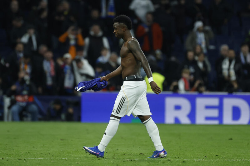 El delantero brasileño del Real Madrid Vinicius Jr. al finalizar el encuentro de primera ronda de Liga de Campeones que Real Madrid y AS Mónaco disputaron en el estadio Santiago Bernabéu, en Madrid. EFE/ Juanjo Martín