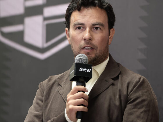 El piloto del equipo Cadillac de Fórmula 1, Sergio Pérez, habla durante una rueda de prensa en Ciudad de México (México). Fotografía de archivo. EFE/José Méndez