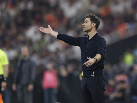 El entrenador del Real Madrid, Xabi Alonso, durante la final de la Supercopa de España contra el FC Barcelona. EFE/ Kai Försterling
