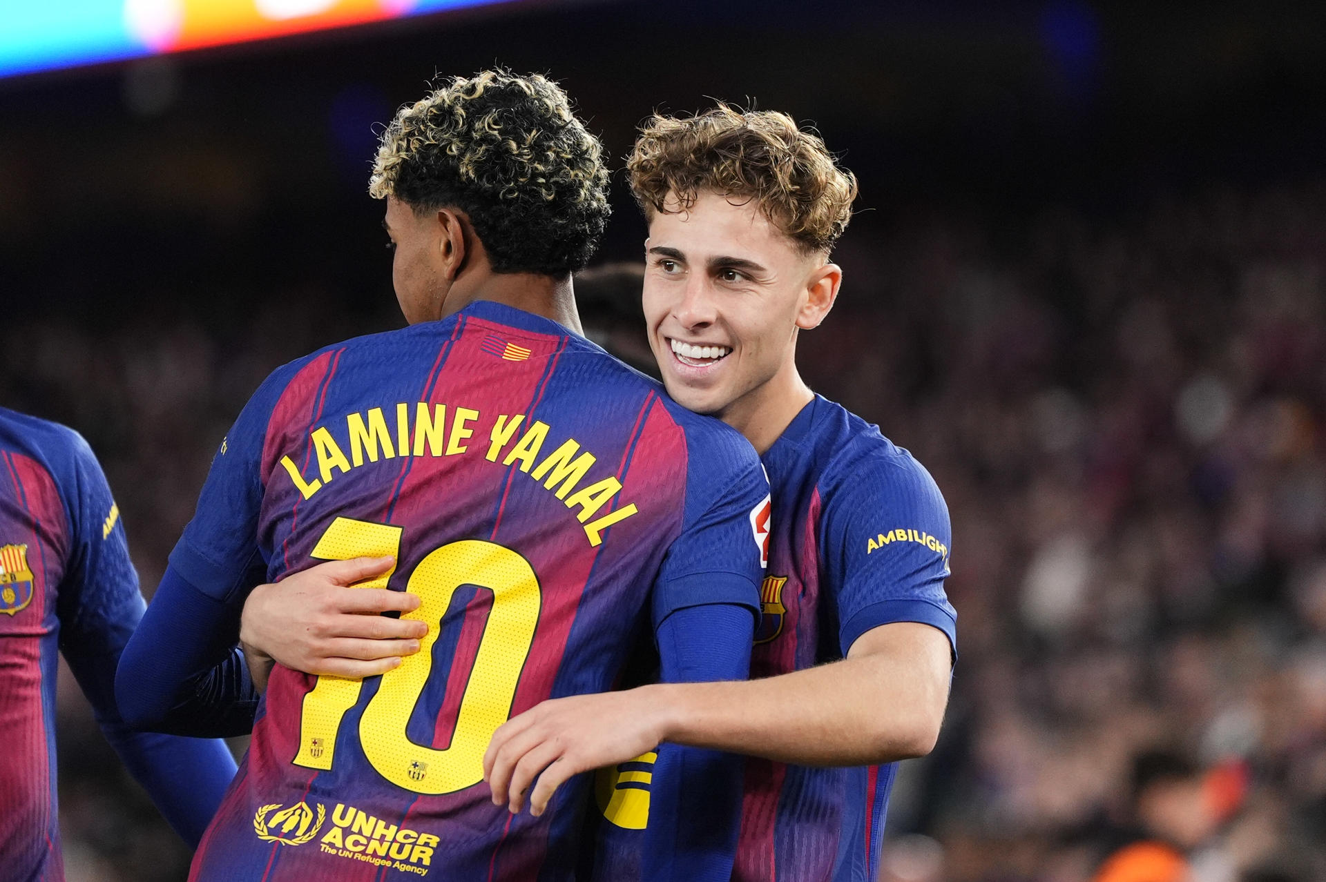 El centrocampista del Barcelona Fermín López y el extremo Lamine Yamal en el Camp Nou en foto de archivo de Siu Wu. EFE
