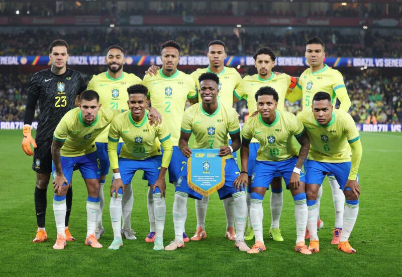 Los jugadores de Brasil posan antes del partido amistoso que jugaron en Londres ante Senegal el pasado 15 de noviembre. EFE/EPA/ANDY RAIN