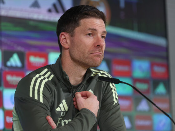El entrenador del Real Madrid, Xabi Alonso, ofrece una rueda de prensa después del entrenamiento en la Ciudad Deportiva de Valdebebas para preparar el partido de LaLiga frente al Real Betis. EFE/Kiko Huesca