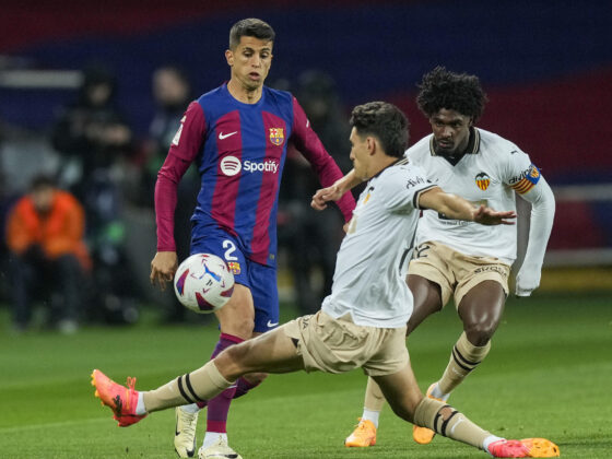 Imagen de archivo del portugués Joao Cancelo en su primera etapa como jugador del Barcelona. EFE/Enric Fontcuberta