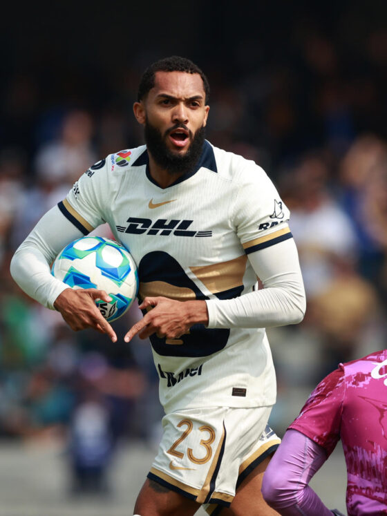 Olavio Vieira Dos Santos de Pumas celebra un gol este domingo, durante un partido por la jornada 3 del torneo Clausura 2026 de la Liga MX, celebrado en el estadio Olímpico Universitario, en la Ciudad de México (México). EFE/ Alex Cruz