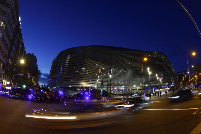 Fotografía de archivo del exterior del estadio Santiago Bernabéu en Madrid. EFE/ Rodrigo Jiménez