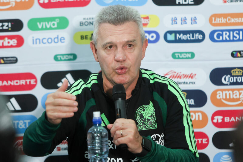 El seleccionador de México, Javier Aguirre, habló este sábado con periodistas a propósito del partido amistoso con el equipo de Bolivia en Santa Cruz. EFE/ Juan Carlos Torrejón