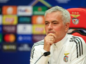 El entrenador del Benfica José Mourinho atiende a los medios en Seixal, Portugal. EFE/EPA/RUI MINDERICO
