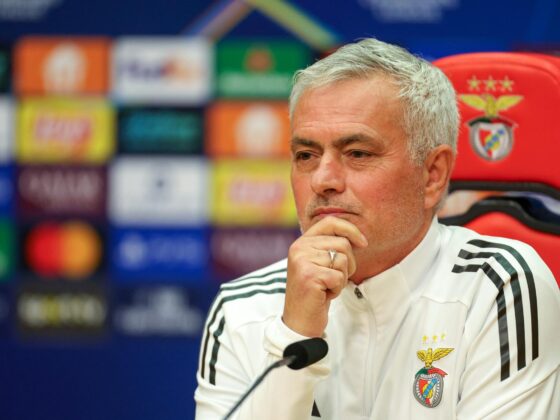 El entrenador del Benfica José Mourinho atiende a los medios en Seixal, Portugal. EFE/EPA/RUI MINDERICO