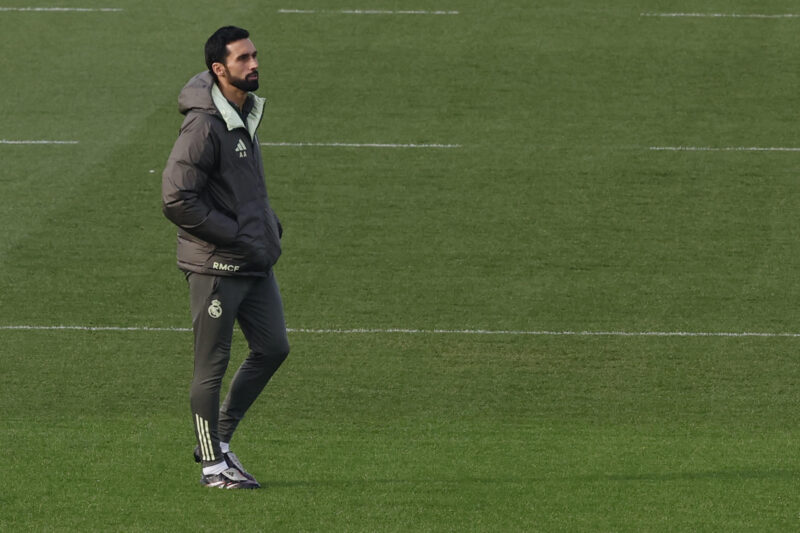 Álvaro Arbeloa, el martes, durante su primer entrenamiento al frente de la primera plantilla del Real Madrid. EFE/ J.J. Guillén