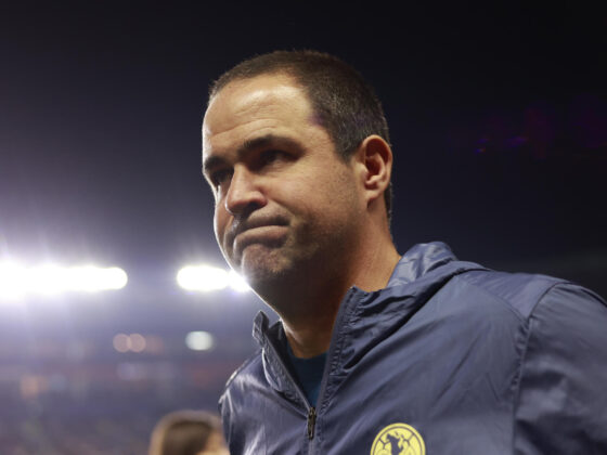 Fotografía de archivo donde aparece Andre Jardine, entrenador de América. EFE/ David Martínez Pelcastre