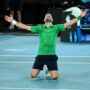 Novak Djokovic celebra su victoria en la semifinal del Abierto de Australia ante Jannik Sinner. EFE/EPA/JAMES ROSS AUSTRALIA AND NEW ZEALAND OUT