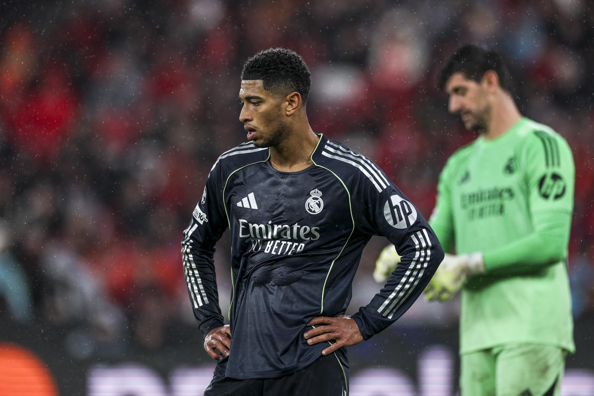 El jugador del Real Madrid Jude Bellingham durante el partido de la UEFA Champions League que han jugado SL Benfica y Real Madrid, en Lisboa, Portugal. EFE/EPA/MIGUEL A. LOPES
