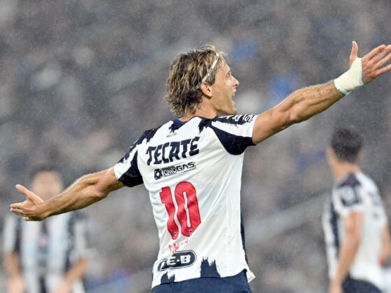 Sergio Canales de Monterrey reacciona durante un partido en el estadio BBVA, en Guadalupe (México). EFE/ Miguel Sierra