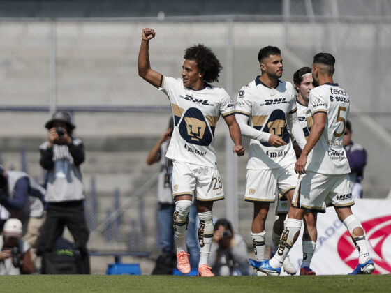 Adalberto Carrasquilla (c) de Pumas celebra un gol este domingo, durante un encuentro por la jornada 1 del torneo Clausura 2026 de la Liga MX en el estadio Olímpico Universitario, en Ciudad de México (México). EFE/ Isaac Esquivel