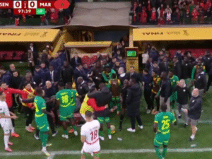 INSÓLITO: Senegal se va del campo en la final de la Copa Africa VIDEO