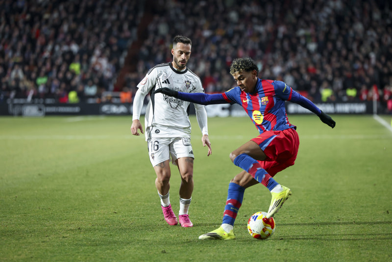 FC Barcelona apaga la rebelión del "matagigantes" por la mínima FC Barcelona apaga la rebelión del "matagigantes" por la mínima