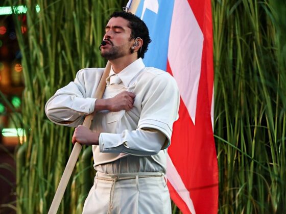 Bad Bunny durante el show de medio tiempo del Superbowl LX. Tomada de @nfl