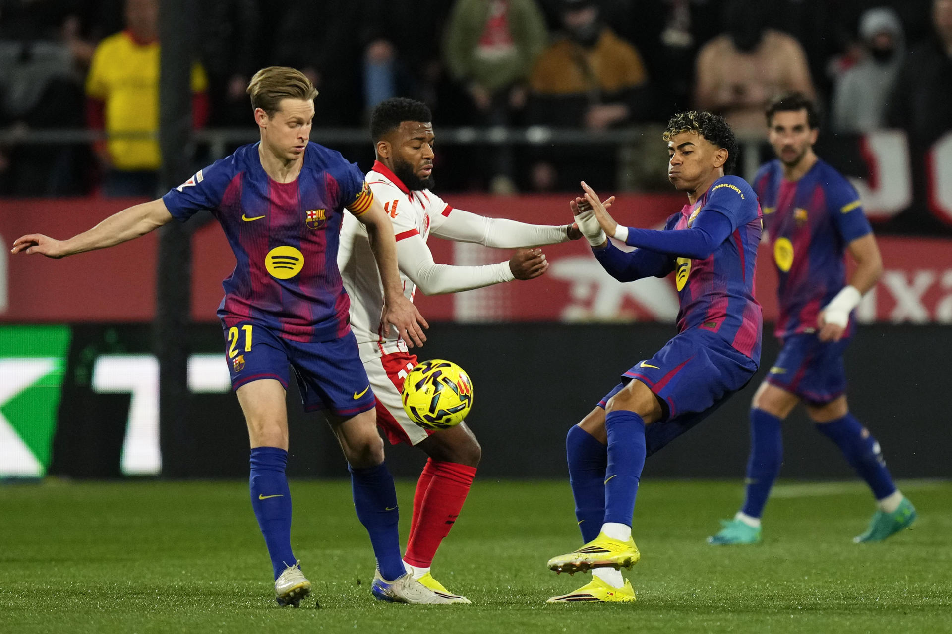 Barcelona le devuelve el liderato al Real Madrid, tras caer en Girona