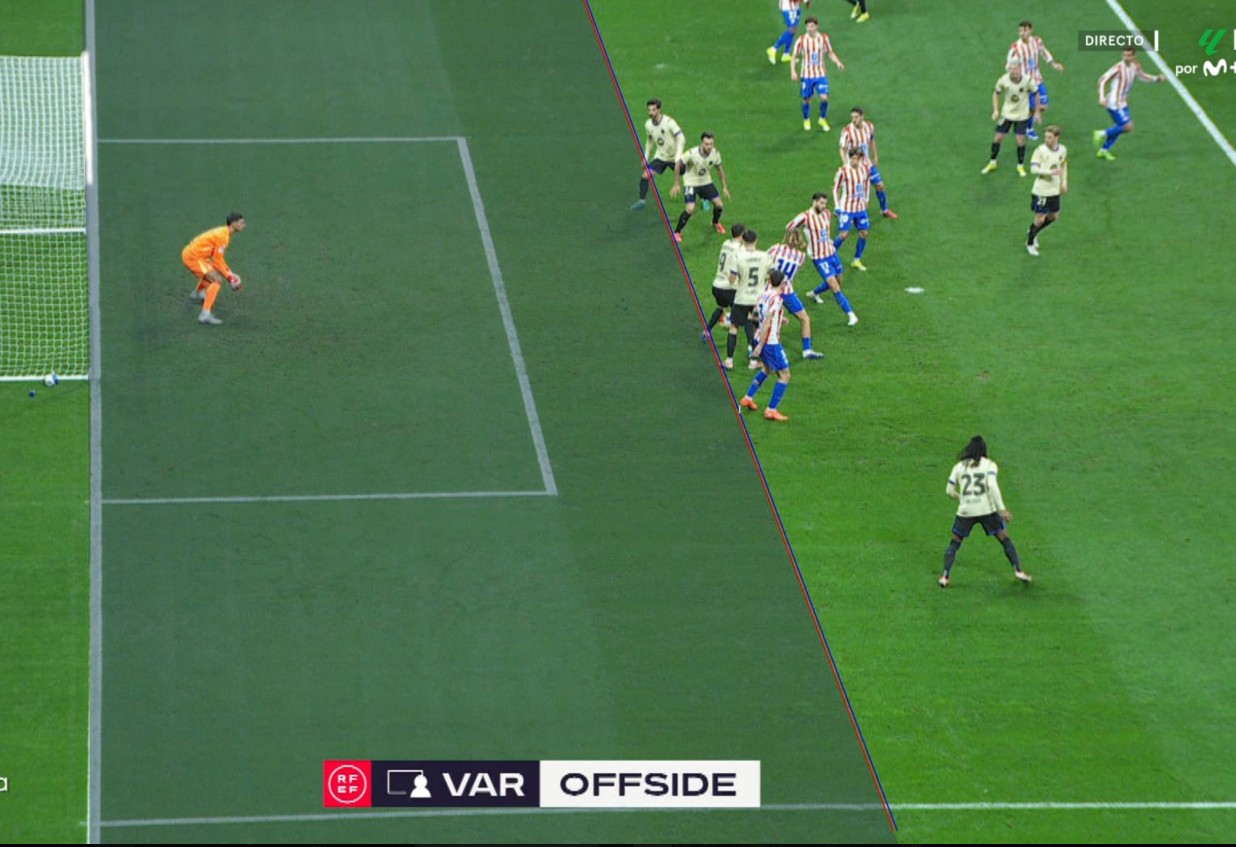 Denuncian grave fallo del sistema arbitral en el Atlético - Barcelona