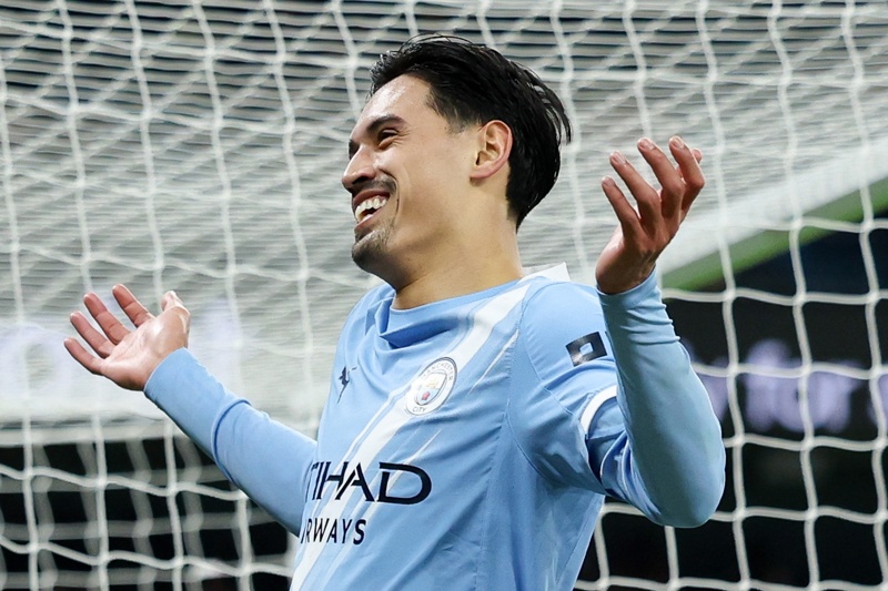 MANCHESTER (United Kingdom), 04/02/2026.- Tijjani Reijnders of Manchester City celebrates scoring the 3-0 goal during the English EFL Cup semi-final second leg soccer match between Manchester City and Newcastle United, in Manchester, Britain, 04 February 2026. (Reino Unido) EFE/EPA/ADAM VAUGHAN EDITORIAL USE ONLY. No use with unauthorized audio, video, data, fixture lists, club/league logos, 'live' services or NFTs. Online in-match use limited to 120 images, no video emulation. No use in betting, games or single club/league/player publications.