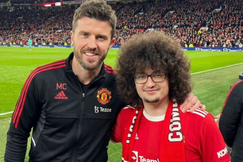 Manchester United y la espera de un fan por un corte de cabello