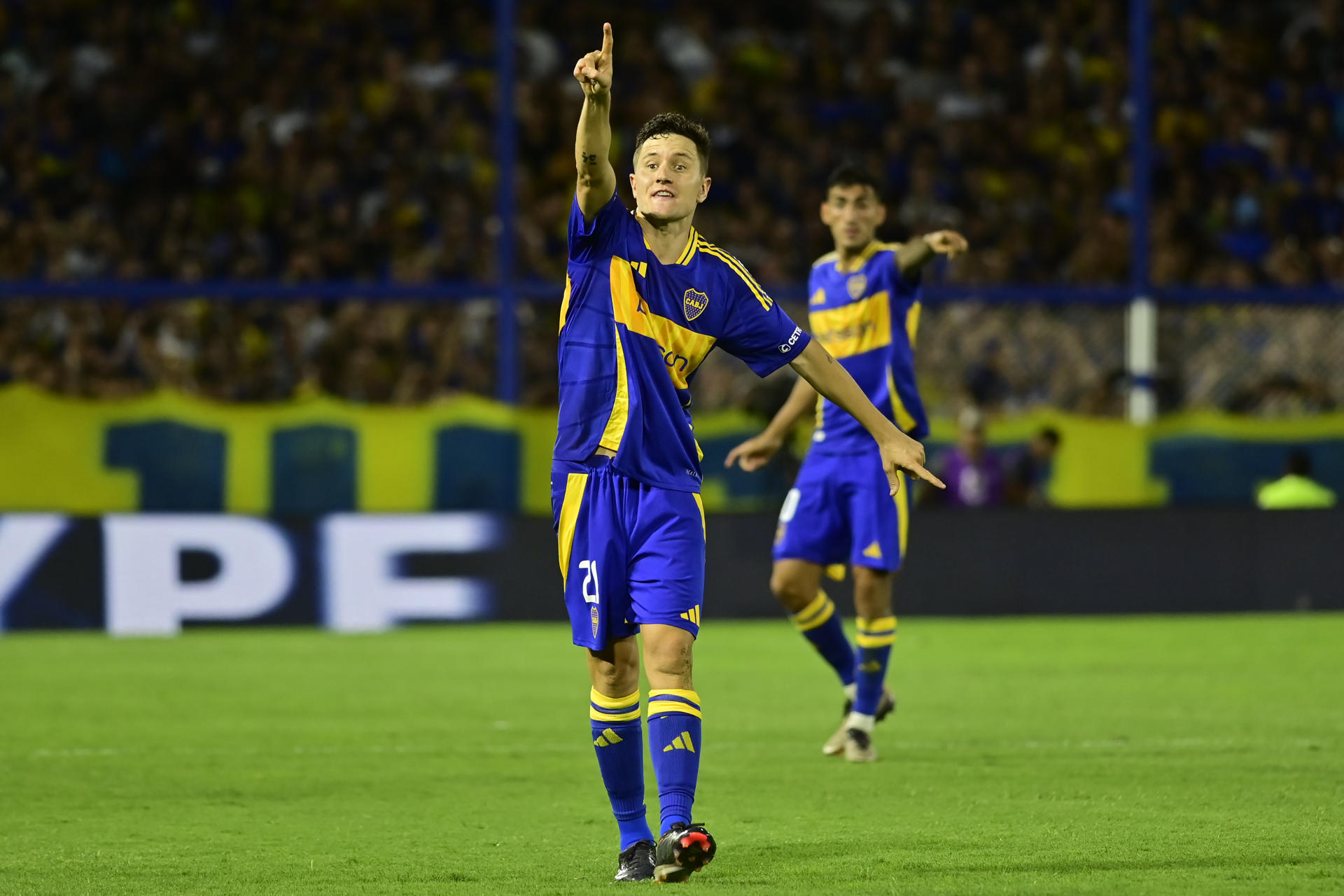 Foto de archivo del centrocampista español Ander Herrera, de Boca Juniros, dando indicaciones en un partido de la Primera División argentina frente Argentinos Juniors en La Bombonera, en Buenos Aires (Argentina). EFE/ Matías Martín Campaya