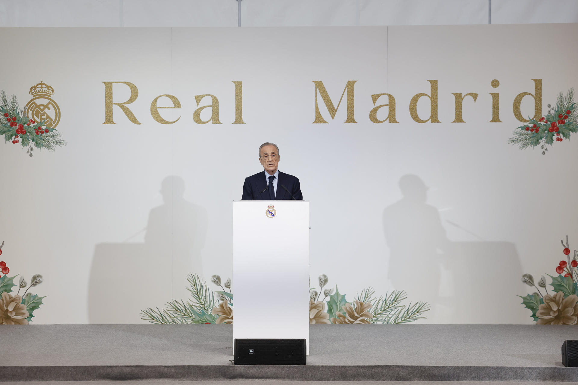 Fotografía de Chema Moya, en la que puede verse en una imagen de archivo del 15 de diciembre de 2025 al presidente del Real Madrid, Florentino Pérez. EFE