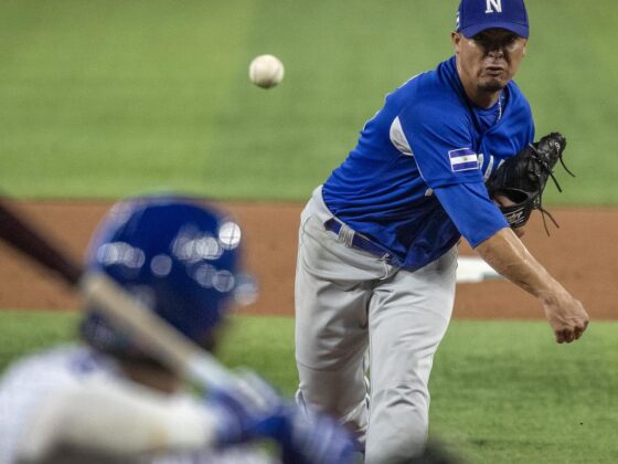Fotografía de archivo del lanzador nicaragüense Ronald Medrano. EFE/EPA/CRISTOBAL HERRERA-ULASHKEVICH