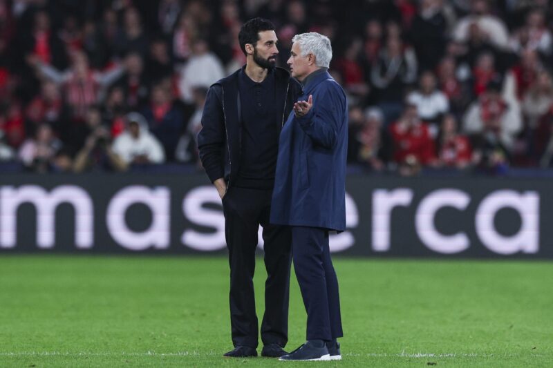 Los entrenadores de Benfica Jose Mourinho y del Real Madrid Alvaro Arbeloa (I) durante el partido de la UEFA Champions League entre Benfica y Real Madrid en Lisboa, Portugal EFE/EPA/MIGUEL A. LOPES