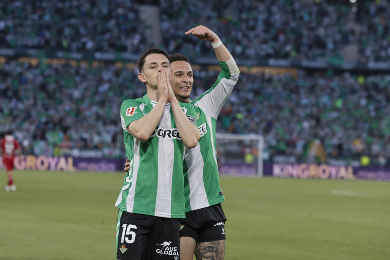 VIDEO Fidalgo se estrena como goleador del Betis en el Derbi