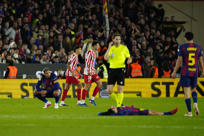 El Atlético de Madrid resiste el asedio del Barcelona en el Camp Nou